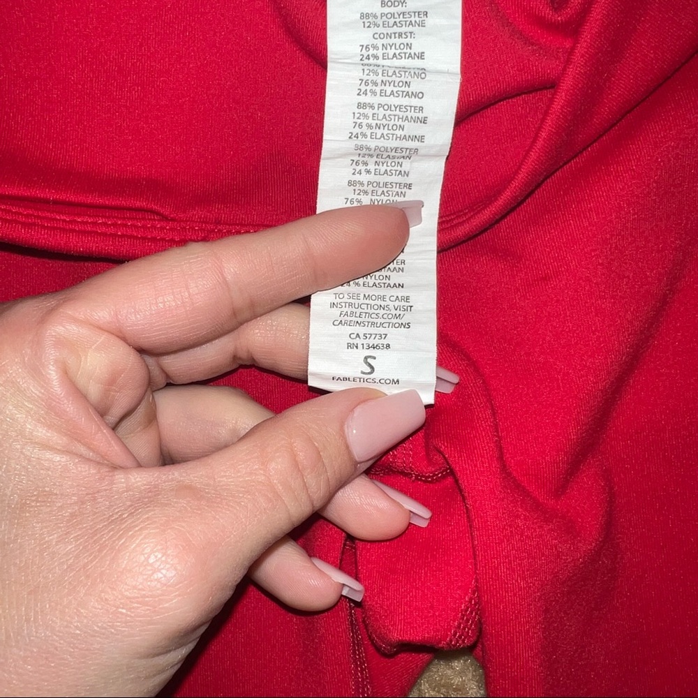 Red Fabletics set - Picture 3 of 7